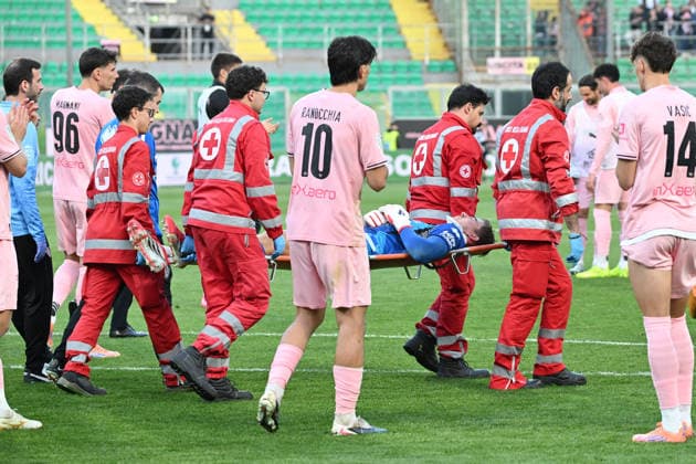 Infortunio JONATHAN KLINSMANN del Cesena durante la partita di Serie B tra Palermo e Cesena allo stadio Renzo Barbera di Palermo, Italia - Sabato 18 Aprile 2026. - Calcio. (Foto di Giovanni Isolino Lapresse)  Copyright: xGiovannixIsolino LaPressex