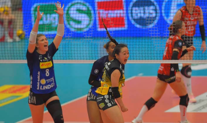 18.04.2026, Suhl jubelt über einen Punkt, vorn Xiang-Chen Lai, Volleyball, Damen, Finalrunde, Dresdner SC - VfB Suhl, (c) Dresden