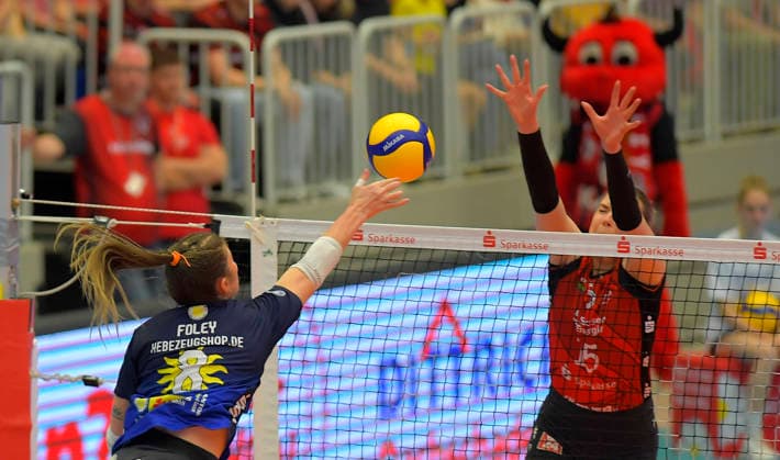 18.04.2026, Suhls Mackenzy Foley gegen Dresdens Marta Levinska, Volleyball, Damen, Finalrunde, Dresdner SC - VfB Suhl, (c) Dresden