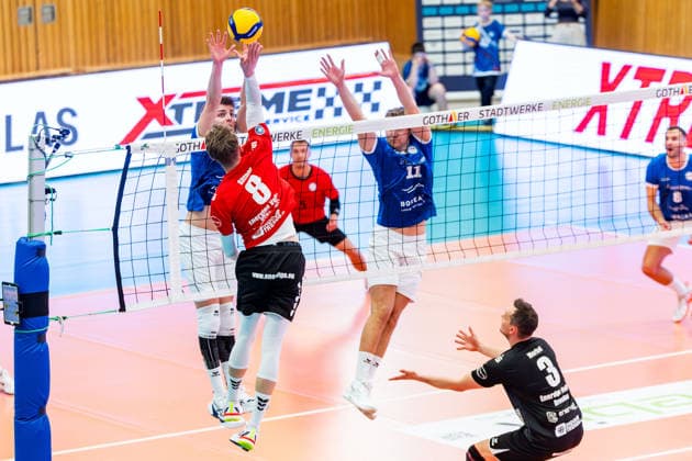 18.04.2026, GER, Volleyball, 2.BL Maenner Sued PlayOff (Best of 2 mit Golden Set), Saison 2025 2026, Blue Volleys Gotha - Enervigo Volleys Dresden Till Sittner (Enervigo Volleys Dresden) 99867 Gotha Sporthalle Sportanlage Ernesti Thüringen Deutschland