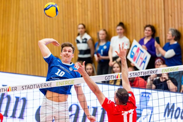 18.04.2026, GER, Volleyball, 2.BL Maenner Sued PlayOff (Best of 2 mit Golden Set), Saison 2025 2026, Blue Volleys Gotha - Enervigo Volleys Dresden Lauritz Jastrow (Blue Volleys Gotha), Fabian Schubert (Enervigo Volleys Dresden) 99867 Gotha Sporthalle Sportanlage Ernesti Thüringen Deutschland