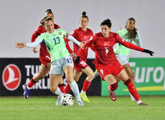 Turkiye v Switzerland - 2027 FIFA Women s World Cup European Qualifiers SINOP, TURKIYE - APRIL 18: Kader Hancar (9) of Turkiye Women s National Football Team competes against Lia Wolti (13) of Switzerland Women s National Football Team during the 2027 FIFA Women s World Cup European Qualifiers League B Group 2 match at Sinop City Stadium, on April 18, 2026, in Sinop, Turkiye. Veysel Altun Anadolu Sinop Turkey. Editorial use only. Please get in touch for any other usage.  Copyright: x2026xAnadoluxVeyselxAltunx