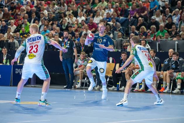 Magnus Saugstrup, Kreislaeufer, (SC Magdeburg 23),Fynn Hangstein, Rueckraum (Bergischer Handball-Club 06 10), Omar Ingi Magnusson, Rueckraum, (SC Magdeburg 14), Bergischer HC - SC Magdeburg, DHB-Pokal Maenner, Herren, 5. Spieltag, Halbfinale, Daikin HBL, Lidl Final 4, 18.04.2026 Köln NRW Deutschland