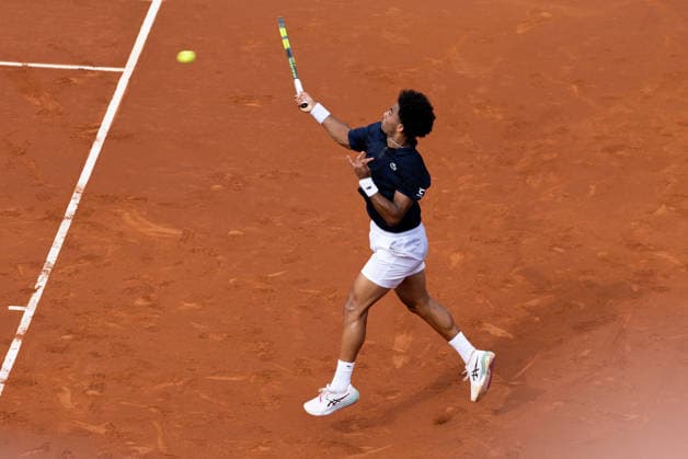 April 18, 2026, Barcelona, Catalonia, Spain: French professional ATP, Tennis Herren Tour tennis player ARTHUR FILS (FRA) in action during the semifinals match against RAFAEL JODAR (ESP) at the Barcelona Open Banc Sabadell ATP 500 tennis tournament at the Real Club de Tenis Barcelona on April 18, 2026 in Barcelona, Spain. Barcelona Spain - ZUMAs316 20260418_znp_s316_181 Copyright: xMartixSeguraxRamonedax