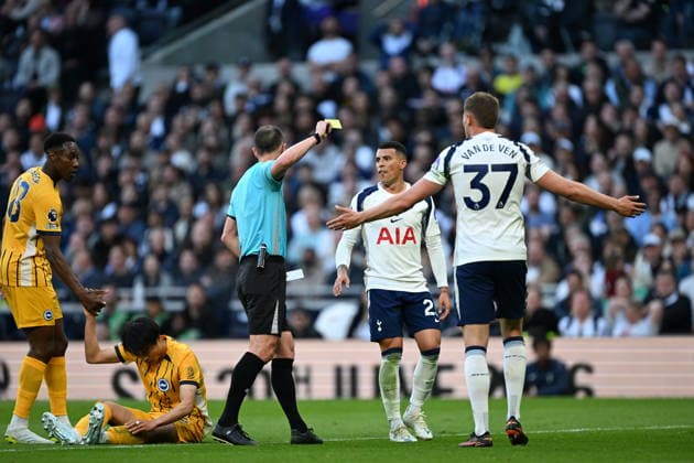 Tottenham Hotspur v Brighton and Hove Albion, Premier League Tottenham Hotspur defender Micky van de Ven (37) is shown a yellow card, booked by Referee Stuart Attwell during the Premier League match between Tottenham Hotspur and Brighton and Hove Albion at Tottenham Hotspur Stadium, London, UK on 18 April 2026. London Tottenham Hotspur Stadium London UK Editorial use only DataCo restrictions apply See www.football-dataco.com , Copyright: xSimonxTraylenx PSI-24094-0033