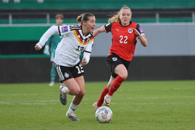 18.04.2026, Ried im Innkreis, AUT, Unterwegs in Oberösterreich, Fußball, FIFA WM-QualiÂfiÂkation Frauen, ÖsterÂreich vs DeutschÂland, im Bild Sydney Lohmann, Lisa Kolb, AUT,