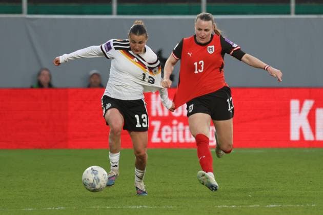 18.04.2026, Ried im Innkreis, AUT, Unterwegs in Oberösterreich, Fußball, FIFA WM-QualiÂfiÂkation Frauen, ÖsterÂreich vs DeutschÂland, im Bild Virginia Kirchberger, AUT, Sydney Lohmann,