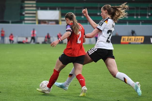 18.04.2026, Ried im Innkreis, AUT, Unterwegs in Oberösterreich, Fußball, FIFA WM-QualiÂfiÂkation Frauen, ÖsterÂreich vs DeutschÂland, im Bild Chiara D Angelo, AUT, Elisa Senß, DFB,