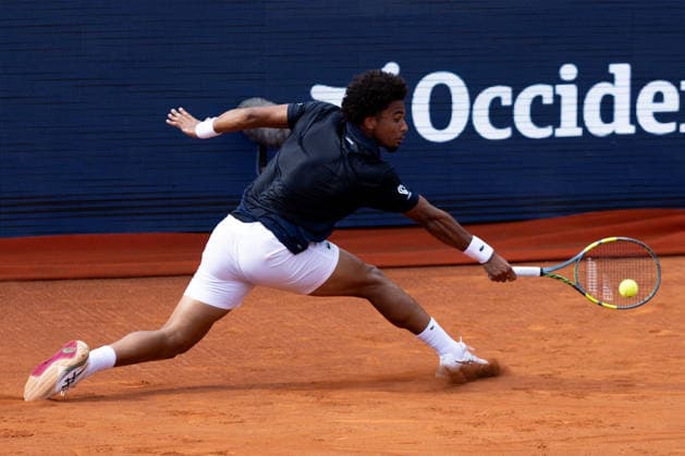 April 18, 2026, Barcelona, Barcelona, Spain: French professional ATP, Tennis Herren Tour tennis player ARTHUR FILS (FRA) in action during the semifinals match against RAFAEL JODAR (ESP) at the Barcelona Open Banc Sabadell ATP 500 tennis tournament at the Real Club de Tenis Barcelona on April 18, 2026 in Barcelona, Spain. Barcelona Spain - ZUMAs316 20260418_znp_s316_130 Copyright: xMartixSeguraxRamonedax