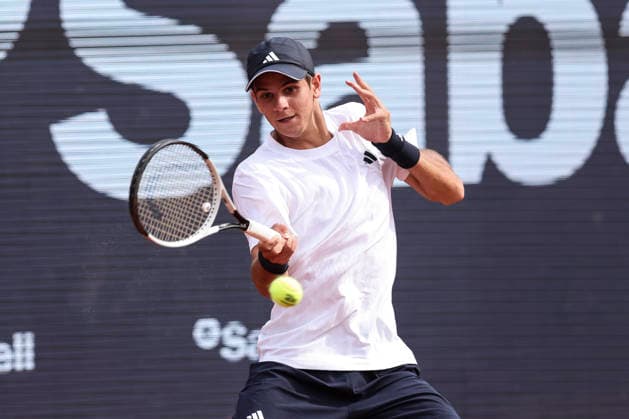 April 18, 2026, Barcelona, Barcelona, Spain: Rafael Jodar of Spain in action against Arthur Fils of France during the Semi Final tennis match of the Barcelona Open Banc Sabadell - Conde Godo 2026 Day 8 at Real Club de Tenis Barcelona on April 18, 2026 in Barcelona, Spain. Barcelona Open Banc Sabadell - Conde Godo 2026 Day 8  - ZUMAa181 20260418_zaa_a181_201 Copyright: xJavierxBorregox
