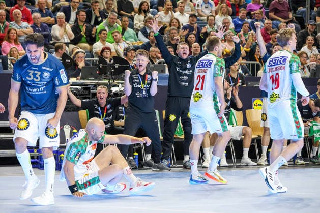 18.04.2026, xsscx, Handball, DHB-Pokal Lidl Final4, Halbfinale, Bergischer HC - SC Magdeburg, Saison 2025 2026 Herren, Lanxess Arena, Köln: Die Mannschaft des Bergischer HC jubelnd nach einem Treffer Photo: xSandraxScherningxPressefotoKochx Nordrhein-Westfalen Deutschland