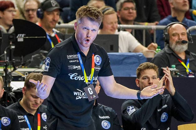 18.04.2026, xsscx, Handball, DHB-Pokal Lidl Final4, Halbfinale, Bergischer HC - SC Magdeburg, Saison 2025 2026 Herren, Lanxess Arena, Köln: Die Mannschaft des Bergischer HC jubelnd nach einem Treffer Photo: xSandraxScherningxPressefotoKochx Nordrhein-Westfalen Deutschland