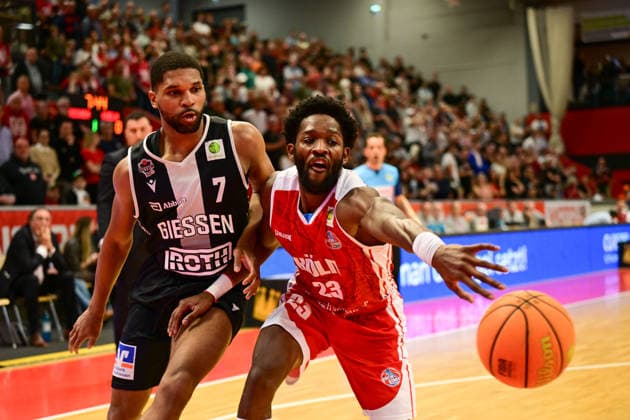 Kyle Castlin, Michael Miller 2.Bundesliga Pro A, 32. Spieltag, 46ers, Basketball, Basketball Saison 2025 2026, BBL, Köln in rot, Deutschland, Giessen 46ers RheinStars Köln, Giessen in schwarz, Herren, Männer