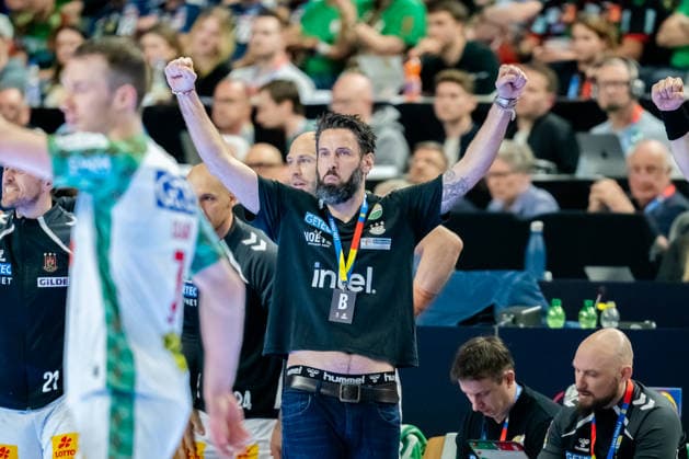 Köln, 18.04.2026, Handball, Herren, Lidl Final4, DHB Pokal, Halbfinale, Bergischer HC - SC Magdeburg Bennet Wiegert (SC Magdeburg) emotional am Spielfeldrand Köln Lanxess Arena NRW Germany