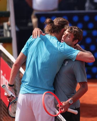 Alexander Zverev (GER) gratuliert dem Sieger Flavio Cobolli (ITA) Tennis - BMW Open 2026 - ATP, Tennis Herren 500 - MTTC Iphitos - Muenchen - Bayern - Deutschland - 18 April 2026. Copyright: xJuergenxHasenkopfx
