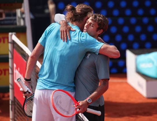 Alexander Zverev (GER) gratuliert dem Sieger Flavio Cobolli (ITA) Tennis - BMW Open 2026 - ATP, Tennis Herren 500 - MTTC Iphitos - Muenchen - Bayern - Deutschland - 18 April 2026. Copyright: xJuergenxHasenkopfx