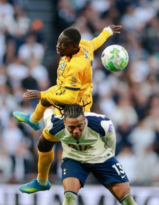 Premier League 2025 26 Tottenham Hotspur v Brighton and Hove Albion Tottenham Hotspur Stadium 18.04.2026 Destiny Udogie of Tottenham Hotspur and Yankuba Minteh of Brighton and Hove Albion Premier League 2025 26 Tottenham Hotspur v Brighton and Hove Albion Tottenham Hotspur Stadium 18.04.2026 Photograph By Marc Aspland The Times  Copyright: xMarcxAsplandx NINTCHDBPICT001074499421