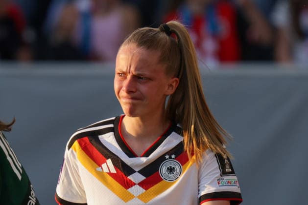 18.04.2026, xgrfx, Fussball WM Qualifikation Frauen, Österreich - Deutschland v.l. Verletzung, Vivien Endemann (Deutsche Frauennationalmannschaft) (DFL DFB REGULATIONS PROHIBIT ANY USE OF PHOTOGRAPHS as IMAGE SEQUENCES and or QUASI-VIDEO) Ried