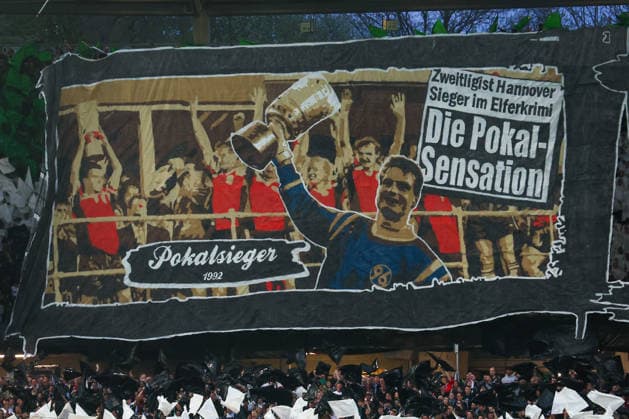 2. Bundesliga - Hannover 96 - SC Paderborn am 18.04.2026 in der Heinz von Heiden Arena in Hannover Die Hannover 96 Fans in der Nordkurve mit einer Choreo, Choreographie, Choreografie, hier ein Detailausschnitt Pokalsieger