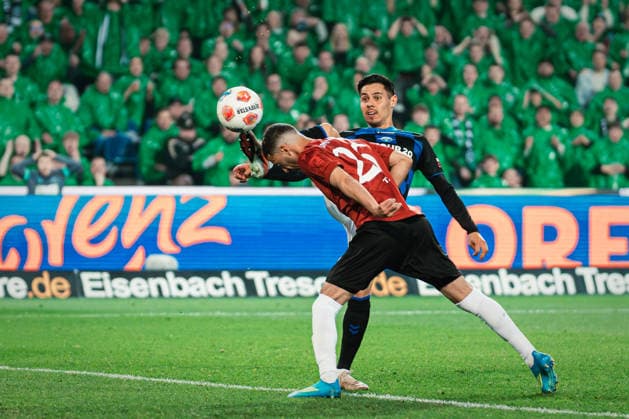 2. Bundesliga: Hannover 96 vs. SC Paderborn, 18.04.2026 Waniss TaÃ¯bi (Hannover 96, 26) gegen Raphael Obermair (SC Paderborn 07, 23); Fußball, 2. Bundesliga, 30. Spieltag: Hannover 96 vs. SC Paderborn am 18.04.2026 in der Heinz von Heiden Arena, Hannover DFL REGULATIONS PROHIBIT ANY USE OF PHOTOGRAPHS AS IMAGE SEQUENCES AND OR QUASI-VIDEO.