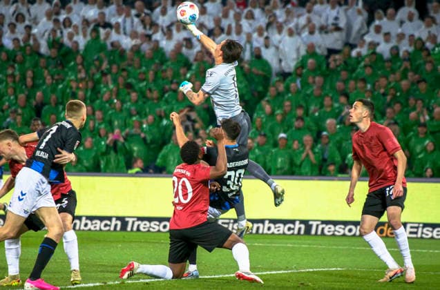 Deutschland: Fussball 2.Bundesliga 2025 2026, 30. Spieltag - Hannover 96 vs SC Paderborn 07 - Heinz von Heiden Arena Stadion (Hannover): Torchance Nahuel Noll (Hannover 96, 1) Hannover
