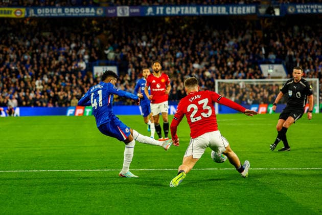 Chelsea v Manchester United, ManU Premier League EstÃªvao (41) of Chelsea shoots towards the goal during the Premier League match between Chelsea and Manchester United at Stamford Bridge, London, UK on 18 April 2026. Editorial use only DataCo restrictions apply See www.football-dataco.com , Copyright: xNigelxKeenex PSI-24104-0029