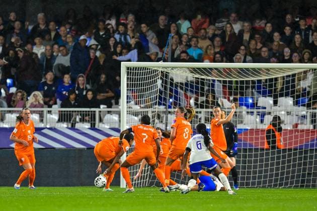 AUXERRE , 18-04-2026 , Stade de l Abbe-Deschamps , Season 2025 2026 , UEFA worldcup qualification football , match between France and The Netherlands (women) , picture shows Netherlands player Romee Leuchter and Netherlands player Lineth Beerensteyn France - Netherlands (women)  x203134284x Copyright: