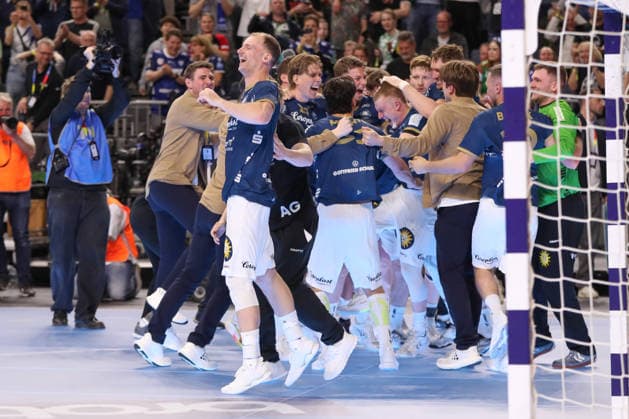 18.04.2026, xgox, Handball - DHB Pokal 1 2 Finale Bergischer HC - SC Magdeburg emspor, v.l. Bergischer HC Jubel ueber den Sieg, Jubel nach Spielende Koeln