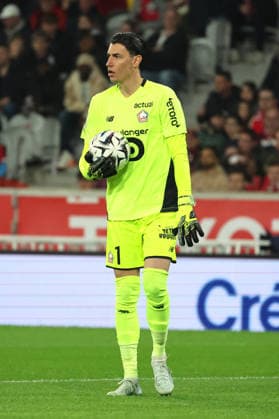 FOOTBALL : LOSC Lille vs OGC Nice- Ligue 1 J30 - 18 04 2026 Berke ÖZER (LOSC Lille) lors du match LOSC Lille vs OGC Nice, Ligue 1 J30, Decathlon Arena stade Pierre Mauroy, le 18 avril 2026 - photo Laurent Sanson PsnewZ  Copyright: xLaurentxSANSONx xPsnewZx