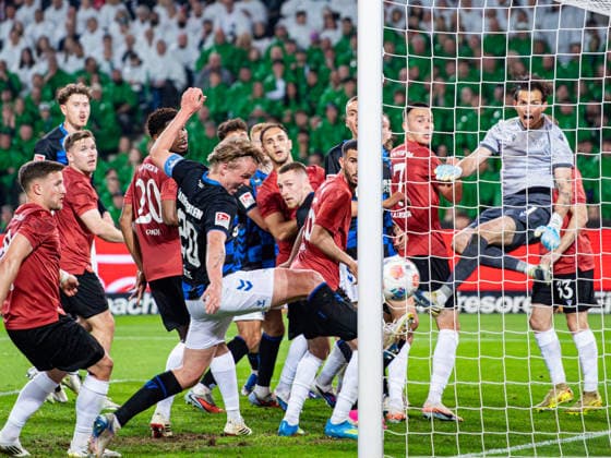 Felix Goetze (SC Paderborn, 20) mit dem Torschuss zum 0:1 Tor Hannover 96 vs. SC Paderborn, Fussball, 2. Bundesliga, 30. Spieltag, Saison 2025 2026, 18.04.2026 DFL REGULATIONS PROHIBIT ANY USE OF PHOTOGRAPHS AS IMAGE SEQUENCES AND OR QUASI-VIDEO, Hannover 96 vs. SC Paderborn, Fussball, 2. Bundesliga, 30. Spieltag, Saison 2025 2026, 18.04.2026 Hannover