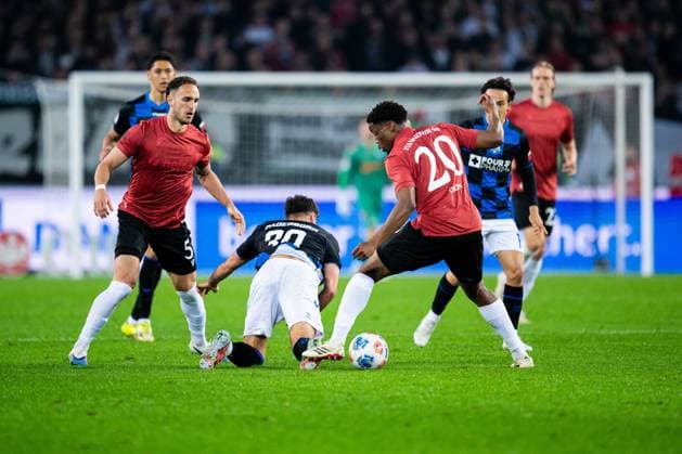 18.04.2026 - Fußball, 2025 2026, 2. Bundesliga, 30. Spieltag, Hannover 96 - SC Paderborn 07: (L-R) Virgil GhiÈ›a (Hannover), Stefano Marino (Paderborn), Ime Okon (Hannover) DFL REGULATIONS PROHIBIT ANY USE OF PHOTOGRAPHS AS IMAGE SEQUENCES AND OR QUASI-VIDEO.