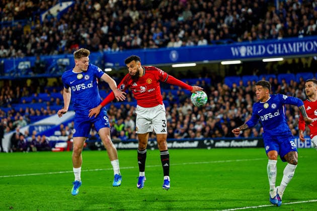 Chelsea v Manchester United, ManU Premier League Liam Delap (9) of Chelsea heads towards goal during the Premier League match between Chelsea and Manchester United at Stamford Bridge, London, UK on 18 April 2026. Editorial use only DataCo restrictions apply See www.football-dataco.com , Copyright: xNigelxKeenex PSI-24104-0048