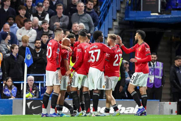 Chelsea v Manchester United, ManU Premier League Manchester United forward Matheus Cunha (10) scores a GOAL 0-1 and celebrates during the Chelsea v Manchester United Premier League match at Stamford Bridge, London, England on 18 April 2026 Credit: Phil Duncan Every Second Media Editorial use only. All images are copyright Every Second Media Limited. No images may be reproduced without prior permission. All rights reserved. Premier League and Football League images are subject to licensing agreements with Football DataCo Limited. see https: www.football-dataco.com Copyright: xIMAGO EveryxSecondxMediax ESM-1917-0020 PhilxDuncanx xEveryxSecondxMediax
