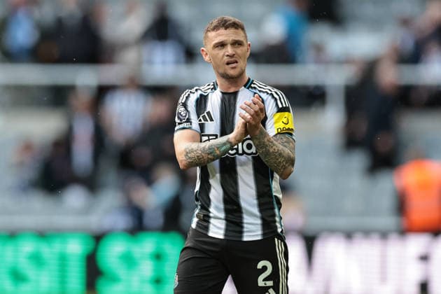 Newcastle United v Bournemouth - Premier League Kieran Trippier of Newcastle United applauds the fans after the final whistle during the Premier League match between Newcastle United and Bournemouth at St. James s Park in Newcastle, United Kingdom, on April 18, 2026. Newcastle United Kingdom  Copyright: xNewsxImagesx originalFilename:cosgrove-premierl260418_npORR.jpg