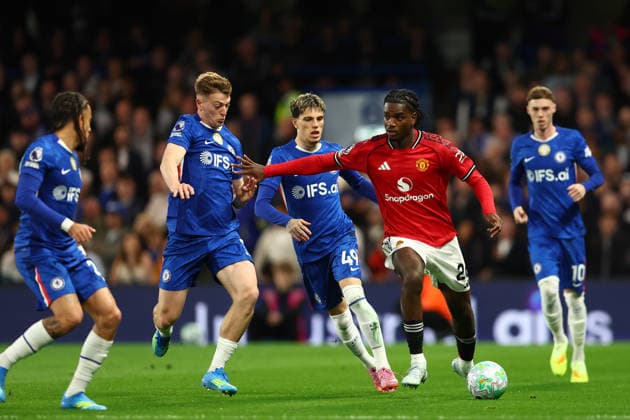 London, England, 18th April 2026. Ayden Heaven of Manchester United, ManU with the ball challenged by Liam Delap (2nd L) and Alejandro Garnacho (C) of Chelsea during the Chelsea vs Manchester United Premier League match at Stamford Bridge, London. Picture credit should read: Paul Terry Sportimage EDITORIAL USE ONLY. No use with unauthorised audio, video, data, fixture lists, club league logos or live services. Online in-match use limited to 120 images, no video emulation. No use in betting, games or single club league player publications. SPI_033_PT_Chelsea_Man_Utd SPI-4701-0033