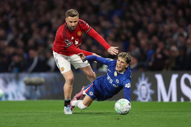Chelsea v Man Utd 18 April 2026, London - Premier League Football - Chelsea v Manchester United, ManU - Luke Shaw of Manchester United pushes Alejandro Garnacho of Chelsea - Photo: Charlotte Wilson Offside. London UK Copyright: xCharlottexWilsonx xOffsidexOffside