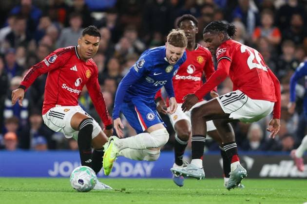 Cole Palmer of Chelsea is fouled by Ayden Heaven of Manchester United, ManU outside the box Chelsea v Manchester United, Football, Premier League, Stamford Bridge, London, UK - 18 04 2026 EDITORIAL USE ONLY No use with unauthorised audio, video, data, fixture lists, club league logos or live services. Online in-match use limited to 120 images, no video emulation. No use in betting, games or single club league player publications.  Copyright: xAnthonyxHanc Shutterstockx 16835348ax