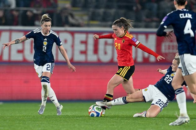 20260418 BELGIUM VS SCOTLAND Nicola Docherty (2) of Scotland and Erin Cuthbert (22) of Scotland fighting for the ball with Marie Detruyer (20) of Belgium during a women football game between the national teams of Belgium, called the Red Flames and Scotland on the 4th matchday in the league phase of the Uefa Womens Qualifiers, on Saturday 18 April 2026 in Leuven , BELGIUM . Photo Sportpix David Catry Leuven BELGIUM  Copyright: xDavidxCatryx 20260418DC2_4283
