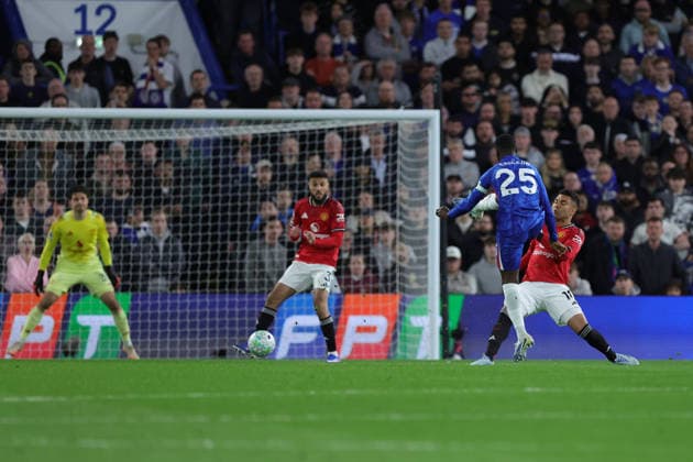 Chelsea v Manchester United, ManU Premier League MoisÃ s Caicedo (25) of Chelsea shoots towards the goal during the Premier League match between Chelsea and Manchester United at Stamford Bridge, London, UK on 18 April 2026. London Stamford Bridge Greater London UK Editorial use only DataCo restrictions apply See www.football-dataco.com , Copyright: xNigelxKeenex PSI-24104-0049