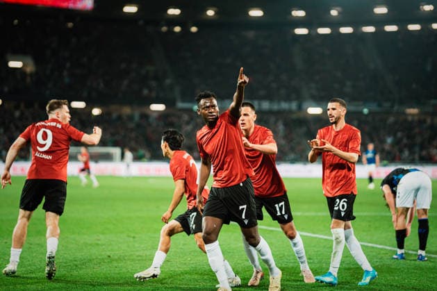 2. Bundesliga: Hannover 96 vs. SC Paderborn, 18.04.2026 TOR, JUBEL zum 1:1 durch Paul Benjamin Sven-Eber Källman (Hannover 96, 9), hier mit Mustapha Bundu (Hannover 96, 7); Fußball, 2. Bundesliga, 30. Spieltag: Hannover 96 vs. SC Paderborn am 18.04.2026 in der Heinz von Heiden Arena, Hannover DFL REGULATIONS PROHIBIT ANY USE OF PHOTOGRAPHS AS IMAGE SEQUENCES AND OR QUASI-VIDEO.