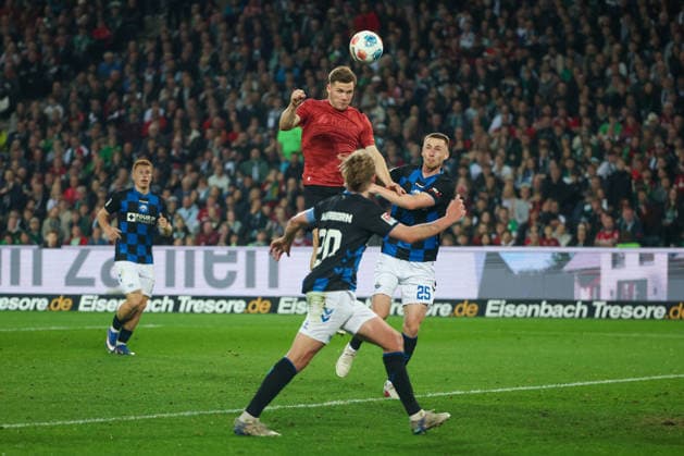 2. Bundesliga - Hannover 96 - SC Paderborn am 18.04.2026 in der Heinz von Heiden Arena in Hannover Benjamin Källman Kaellman (Hannover 9) erzielt das Tor zum 1 zu 1