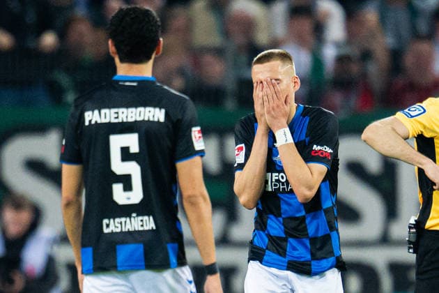 18.04.2026 - Fußball, 2025 2026, 2. Bundesliga, 30. Spieltag, Hannover 96 - SC Paderborn 07: (L-R) Santiago Castaneda (Paderborn), Filip Bilbija (Paderborn) DFL REGULATIONS PROHIBIT ANY USE OF PHOTOGRAPHS AS IMAGE SEQUENCES AND OR QUASI-VIDEO.