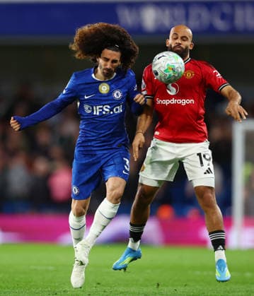 London, England, 18th April 2026. Marc Cucurella of Chelsea and Bryan Mbeumo of Manchester United, ManU challenge for the ball during the Chelsea vs Manchester United Premier League match at Stamford Bridge, London. Picture credit should read: Paul Terry Sportimage EDITORIAL USE ONLY. No use with unauthorised audio, video, data, fixture lists, club league logos or live services. Online in-match use limited to 120 images, no video emulation. No use in betting, games or single club league player publications. SPI_037_PT_Chelsea_Man_Utd SPI-4701-0037