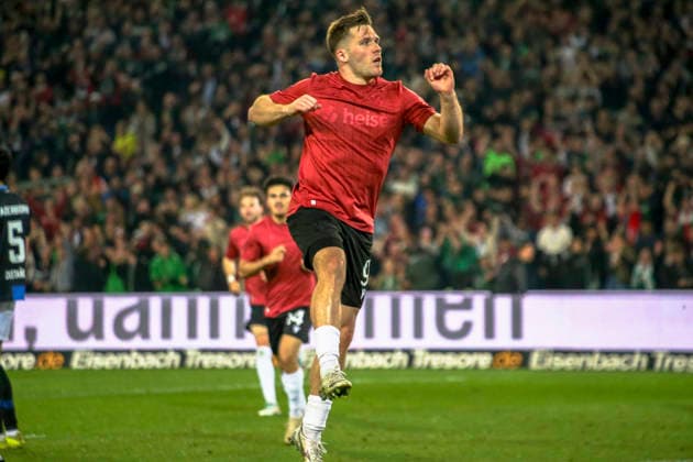 Deutschland: Fussball 2.Bundesliga 2025 2026, 30. Spieltag - Hannover 96 vs SC Paderborn 07 - Heinz von Heiden Arena Stadion (Hannover): Tor und Torjubel zum Benjamin Källman Benjamin Kallman (Hannover 96, 9) Hannover