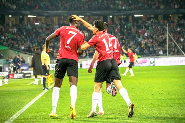 Deutschland: Fussball 2.Bundesliga 2025 2026, 30. Spieltag - Hannover 96 vs SC Paderborn 07 - Heinz von Heiden Arena Stadion (Hannover): Freude, Emotionen, Jubel Mustapha Bundu (Hannover 96, 7) Husseyn Chakroun (Hannover 96, 14) Hannover