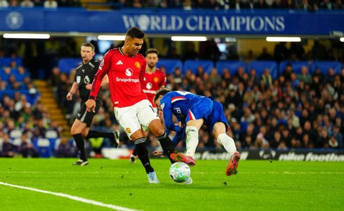 Casemiro of Manchester United, ManU easily dispossesses Alejandro Garnacho of Chelsea leading to boos from home fans Chelsea v Manchester United, Premier League, Football, Stamford Bridge, London, UK - 18 Apr 2026London Stamford Bridge United Kingdom EDITORIAL USE ONLY No use with unauthorised audio, video, data, fixture lists, club league logos or live services. Online in-match use limited to 120 images, no video emulation. No use in betting, games or single club league player publications.  Copyright: xJavierxGarcia Shutterstockx 16832178aw