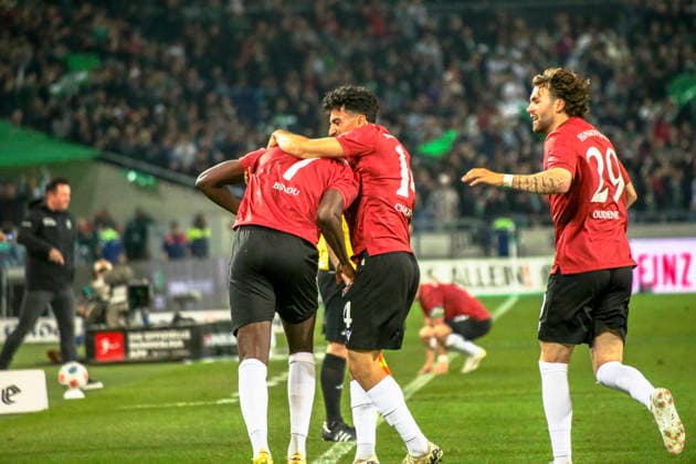 Deutschland: Fussball 2.Bundesliga 2025 2026, 30. Spieltag - Hannover 96 vs SC Paderborn 07 - Heinz von Heiden Arena Stadion (Hannover): Freude, Emotionen, Jubel Mustapha Bundu (Hannover 96, 7) Husseyn Chakroun (Hannover 96, 14) Kolja Oudenne (Hannover 96, 29) Hannover