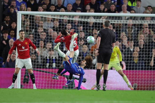 Chelsea v Manchester United, ManU Premier League Marc Cucurella (3) of Chelsea shoots towards the goal during the Premier League match between Chelsea and Manchester United at Stamford Bridge, London, UK on 18 April 2026. London Stamford Bridge Greater London UK Editorial use only DataCo restrictions apply See www.football-dataco.com , Copyright: xNigelxKeenex PSI-24104-0054