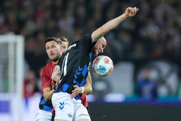 Enzo Leopold (Hannover 96) und Sven Michel (SC Paderborn 07) kaempfen um den Ball, 2. Bundesliga, Hannover 96 v SC Paderborn 07, Heinz von Heiden Arena am 18. April 2026 in Hannover, Deutschland. (Foto von Marco Steinbrenner DeFodi Images) Enzo Leopold (Hannover 96) und Sven Michel (SC Paderborn 07) battle for the ball, 2. Bundesliga, Hannover 96 v SC Paderborn 07, Heinz von Heiden Arena, April 18, 2026 in Hanover, Germany. (Photo by Marco Steinbrenner DeFodi Images) -