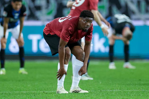 Ime Okon (Hannover 96) schaut enttaeuscht, 2. Bundesliga, Hannover 96 v SC Paderborn 07, Heinz von Heiden Arena am 18. April 2026 in Hannover, Deutschland. (Foto von Marco Steinbrenner DeFodi Images) Ime Okon (Hannover 96) looks dejected, 2. Bundesliga, Hannover 96 v SC Paderborn 07, Heinz von Heiden Arena, April 18, 2026 in Hanover, Germany. (Photo by Marco Steinbrenner DeFodi Images) -